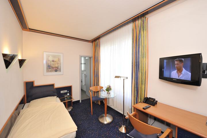 Room 3 of 29