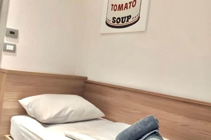 Room 13 of 26