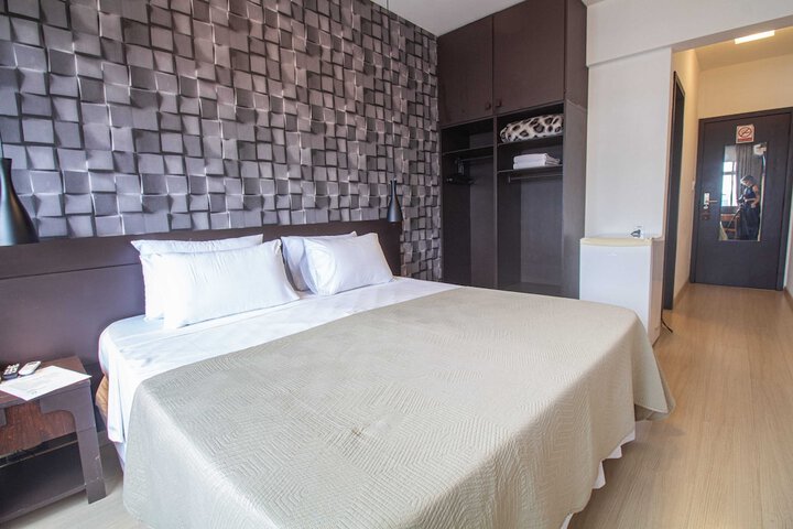 Room 8 of 22