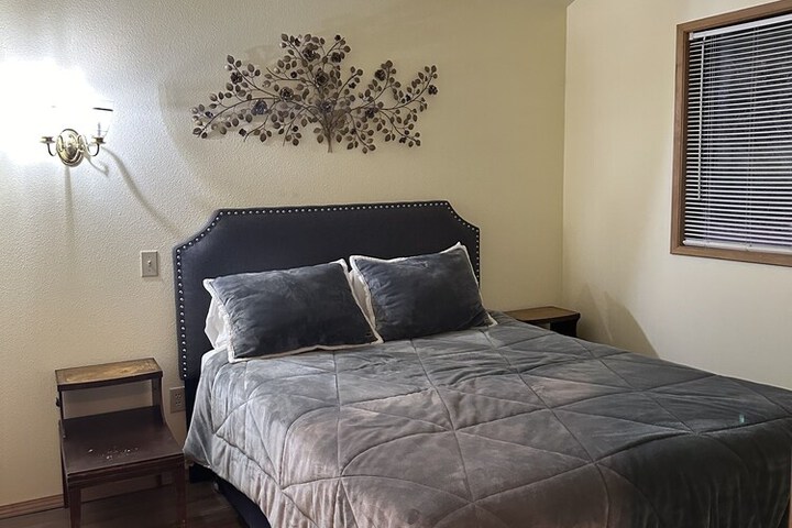 Room 4 of 83