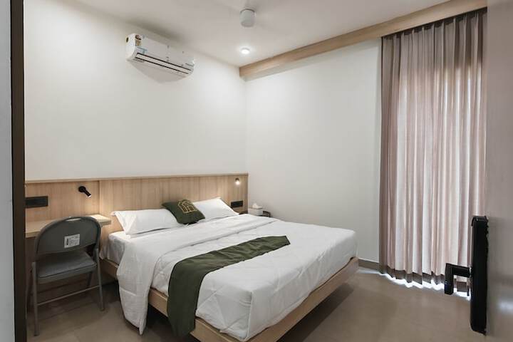 Room 2 of 8