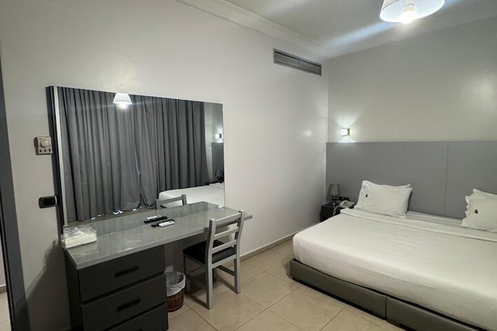 Room 14 of 64