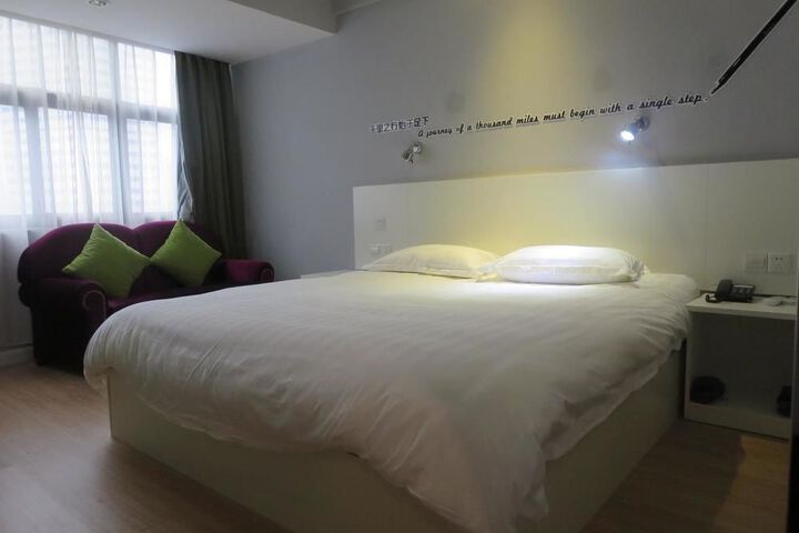 Room 4 of 20