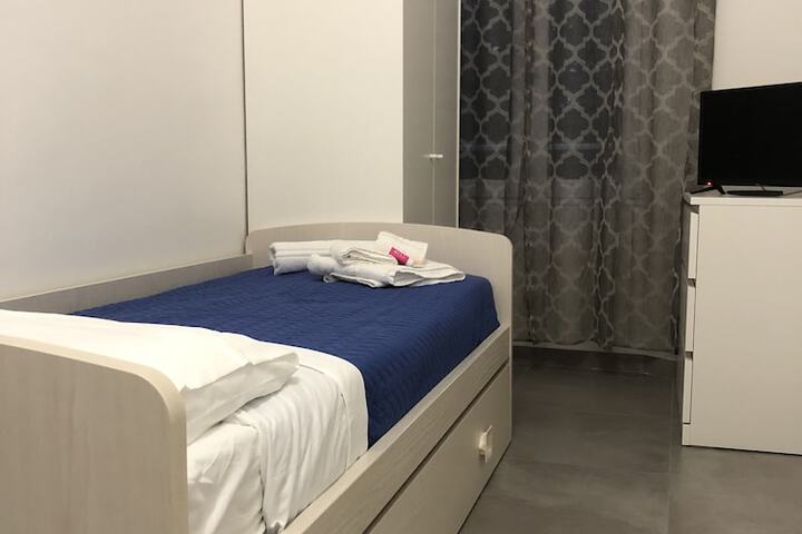 Room 28 of 32