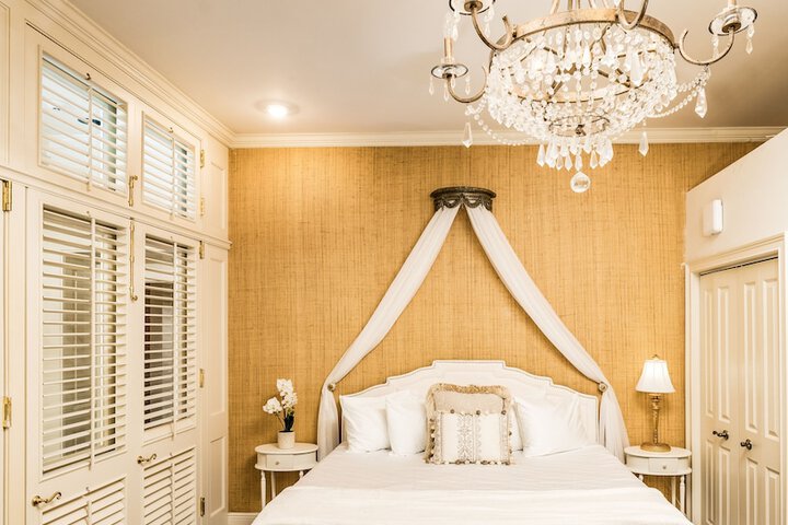 Room 37 of 182