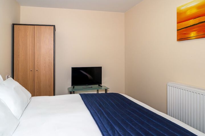 Room 6 of 72