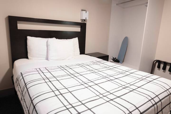 Room 5 of 28