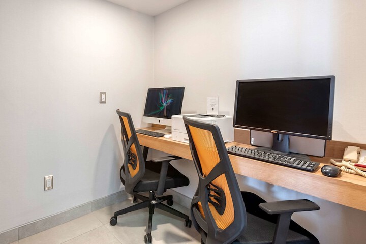 Business Center 32 of 33