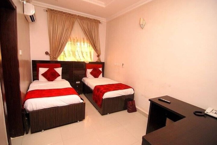 Room 6 of 48