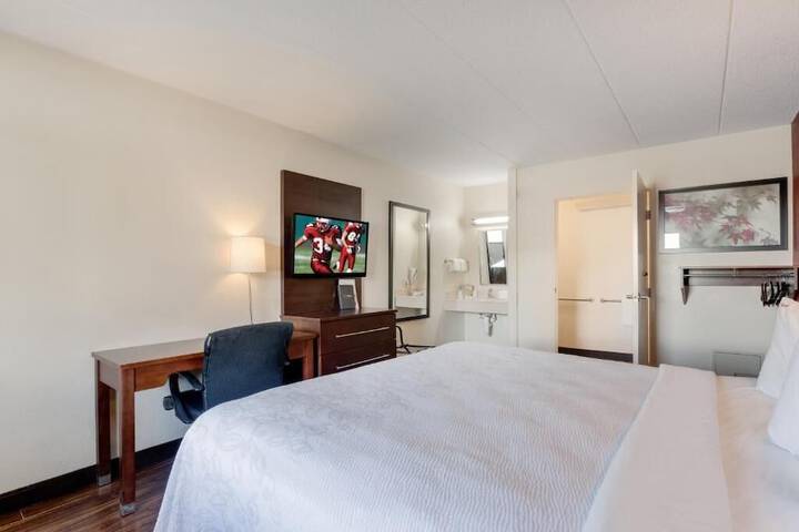 1 King Bed (8 of 14)