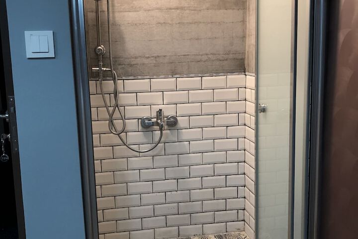 Room 42 of 44