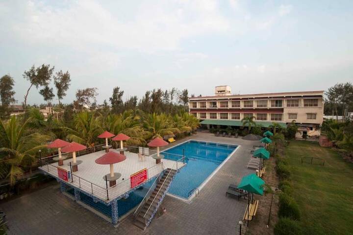 Pools & Facilities