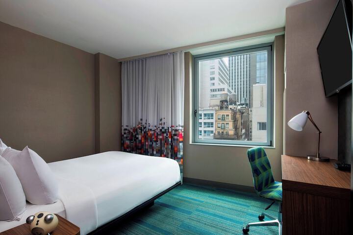 Room 8 of 25