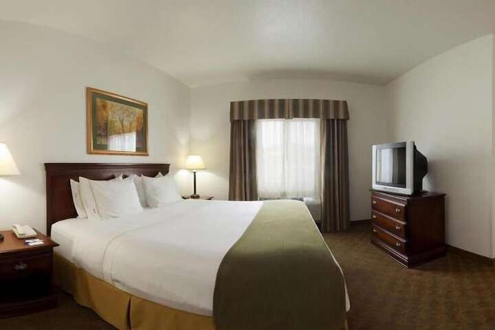 Room 8 of 40