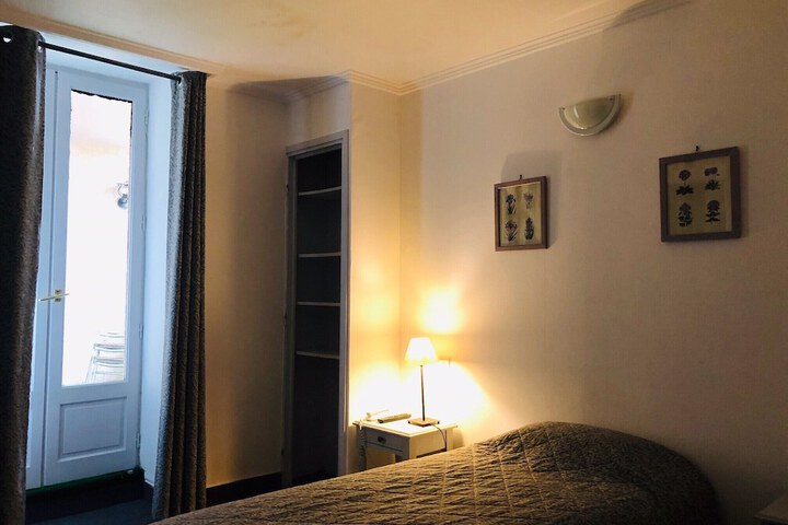 Room 7 of 49