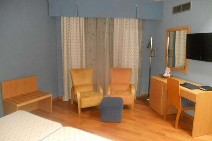 Room 6 of 35