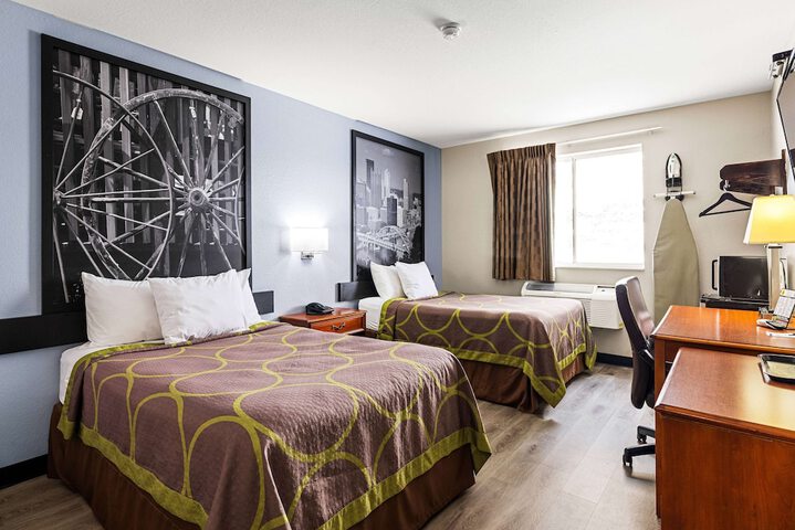 2 Double Beds (12 of 15)