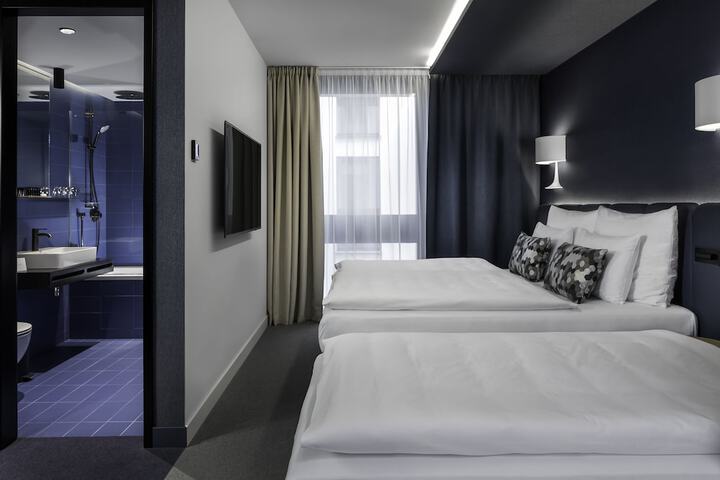 Room 8 of 42