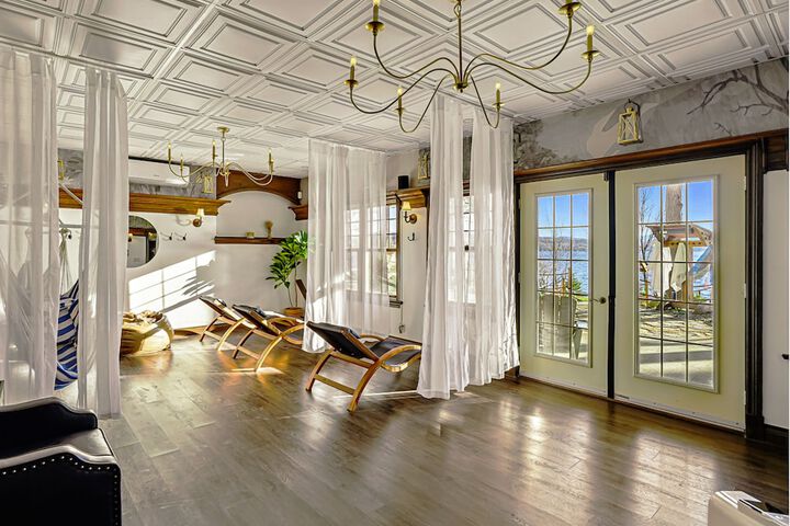 Hotel Interior 4 of 93