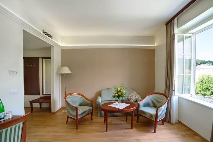 Room 33 of 128