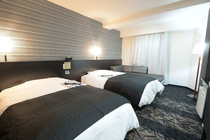 Room 3 of 25