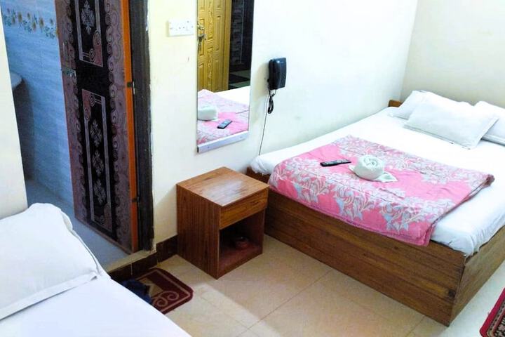 Room 17 of 33