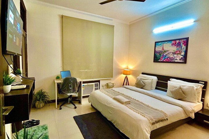 Room 7 of 9