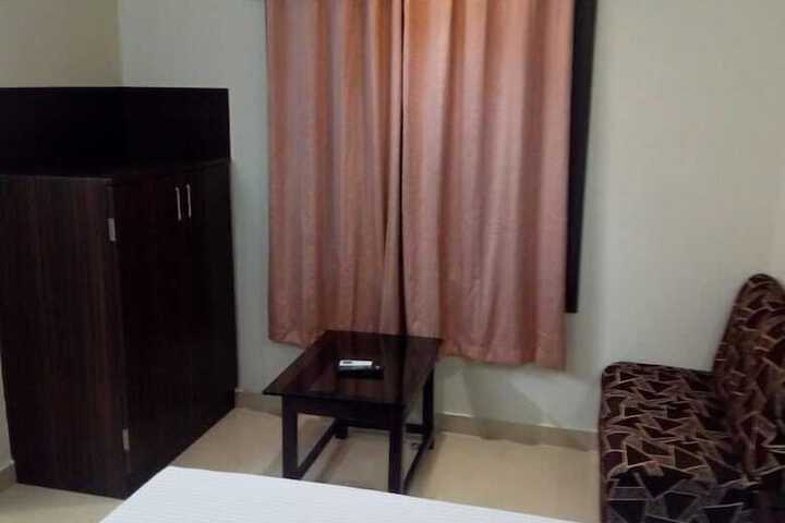 Room 13 of 39