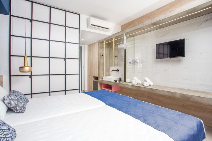Room 4 of 70