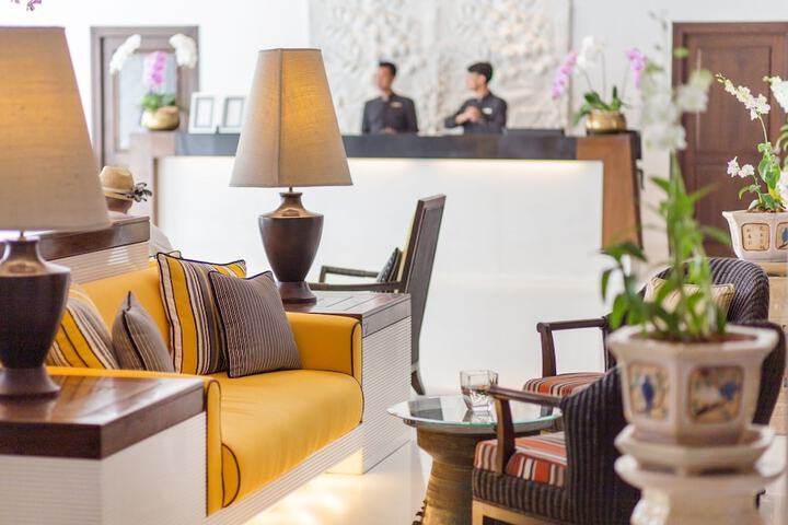 Entrance & Lobby