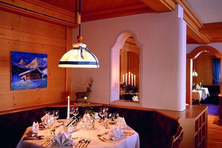 Dining 35 of 50