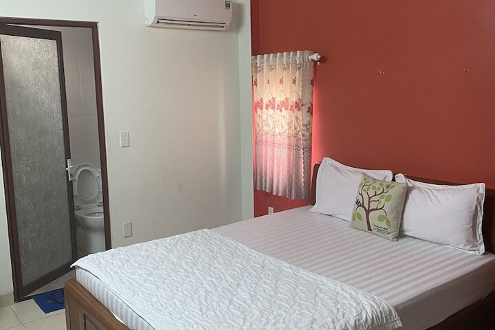 Room 5 of 16