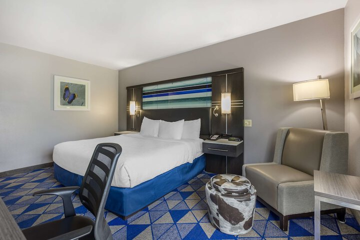 Room 10 of 27