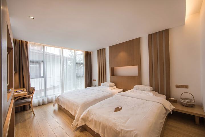 Room 26 of 149