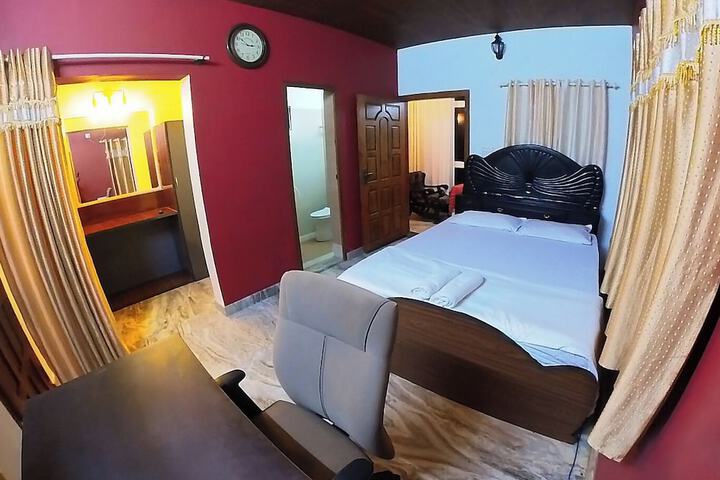Room 8 of 33