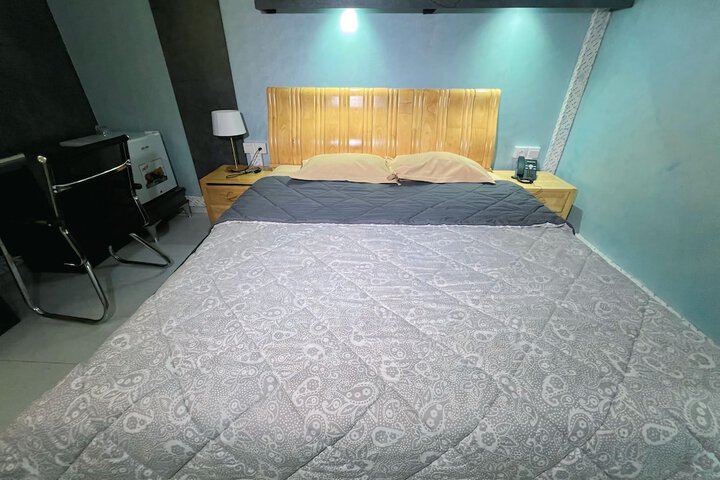 Room 4 of 7
