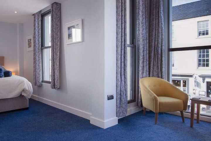 Room 4 of 40