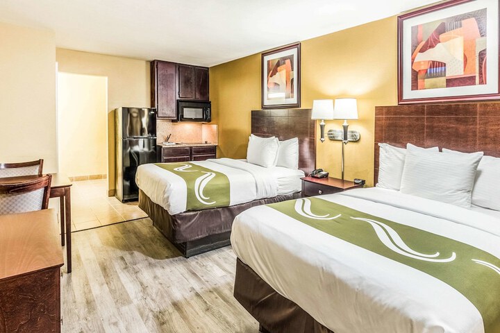 2 Double Beds (5 of 8)
