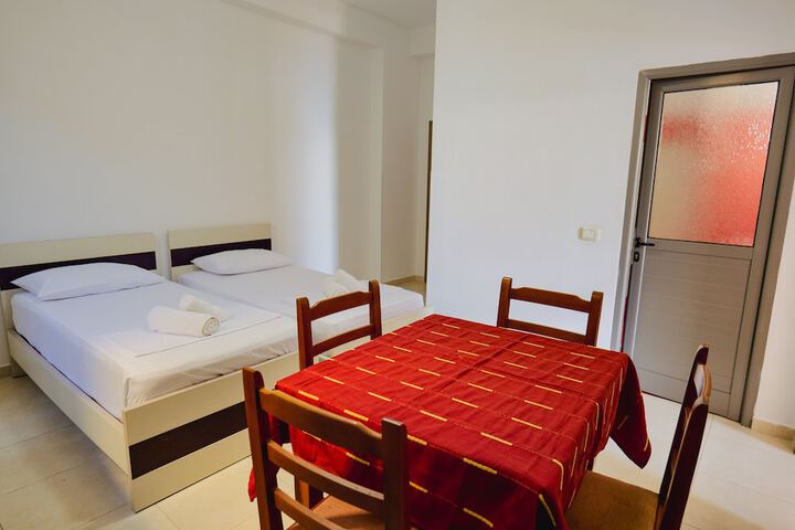 Room 34 of 111