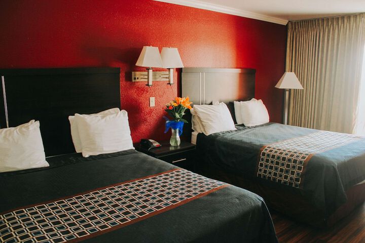 Standard 2 Queen Beds City View (7 of 9)