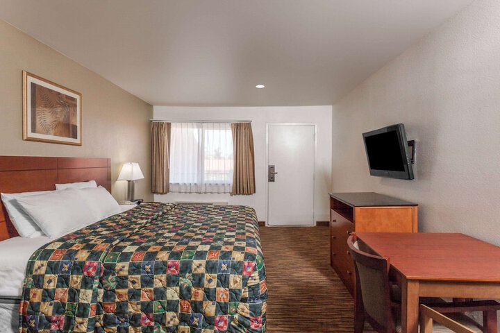1 King Bed Mobility Accessible (2 of 6)