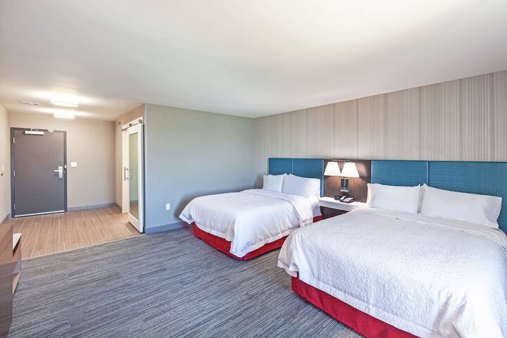 2 Queen Beds Hearing Accessible (4 of 9)