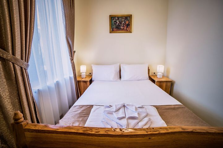 Room 3 of 44
