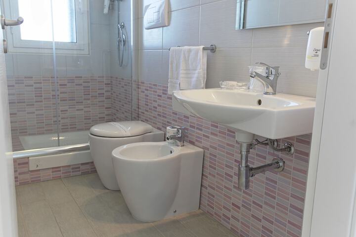 Room 34 of 60