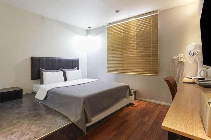 Room 8 of 14