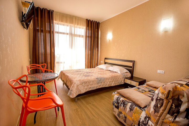 Room 8 of 95