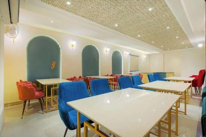 Dining 8 of 11