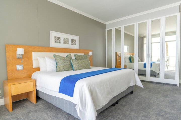 Room 34 of 370
