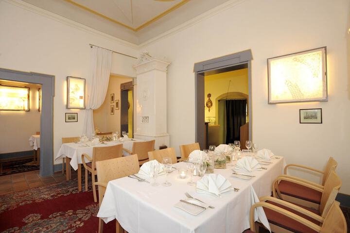 Dining 18 of 23