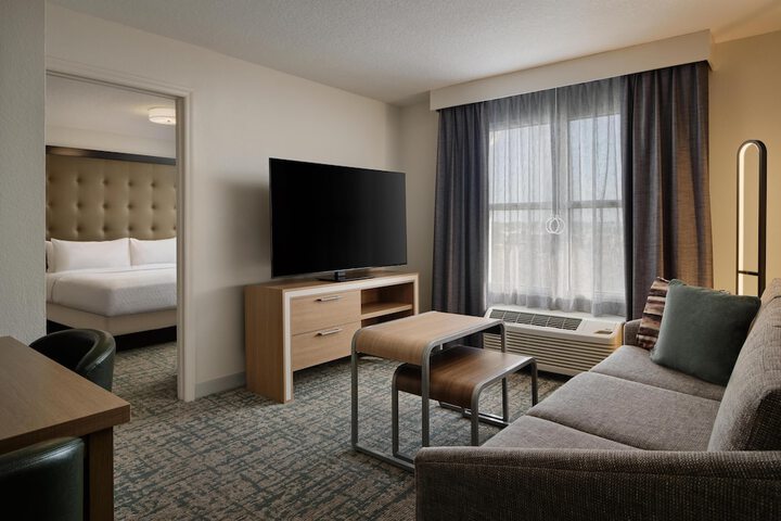 Room 10 of 42